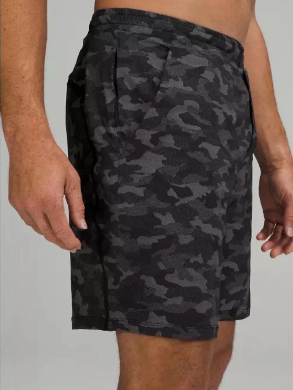 Lululemon Mens pace breaker 9” lined shorts men’s medium variegated mesh camo